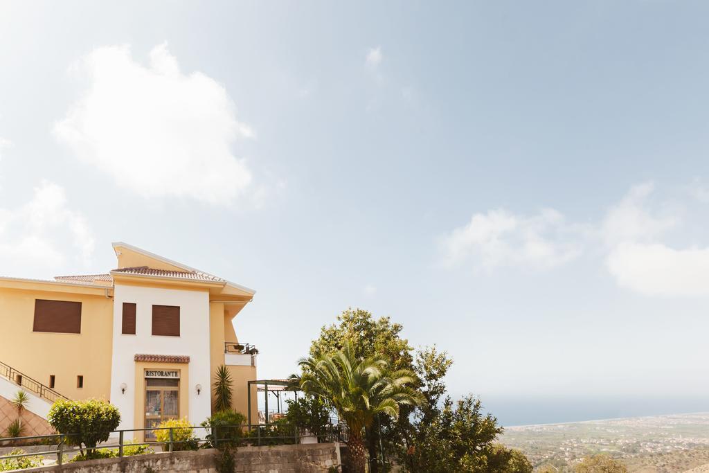 Hotel Bellavista Maiera Bagian luar foto