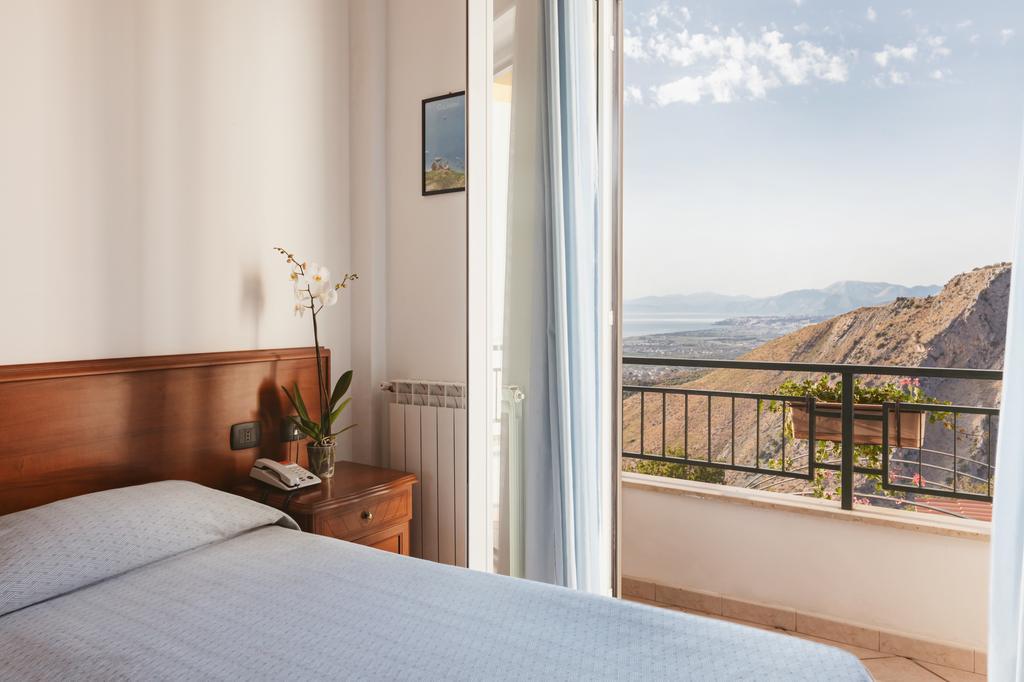 Hotel Bellavista Maiera Bagian luar foto